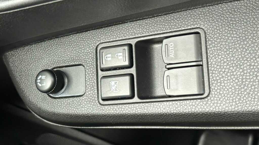 Suzuki Ignis Ignis 1.2 Dualjet 12V Hybrid Sz-t Hatchback Green #18