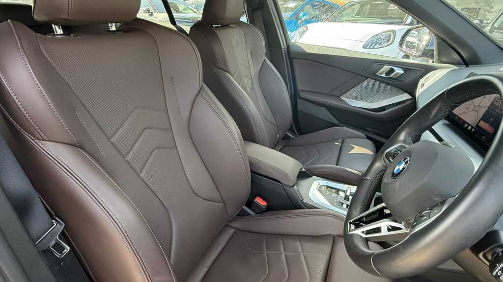 BMW 1 Series 120 M Sport Step 2025 #10