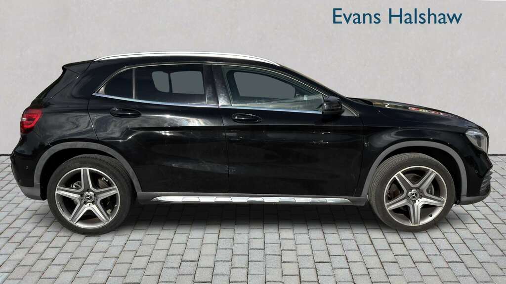 Mercedes-Benz GLA Class 220D 4Matic Amg Line Premium 2017 Black #3