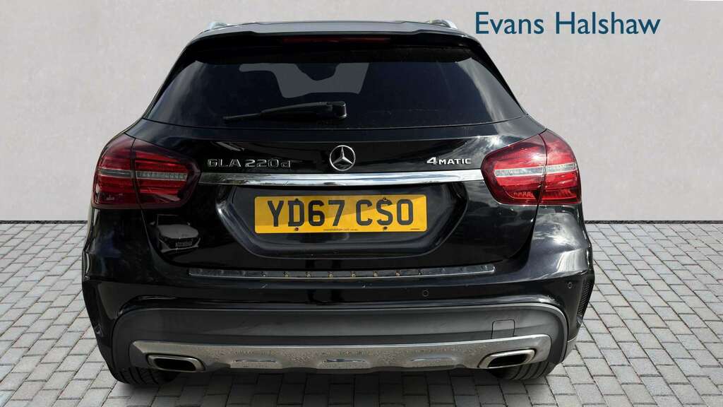 Mercedes-Benz GLA Class 220D 4Matic Amg Line Premium 2017 Black #4