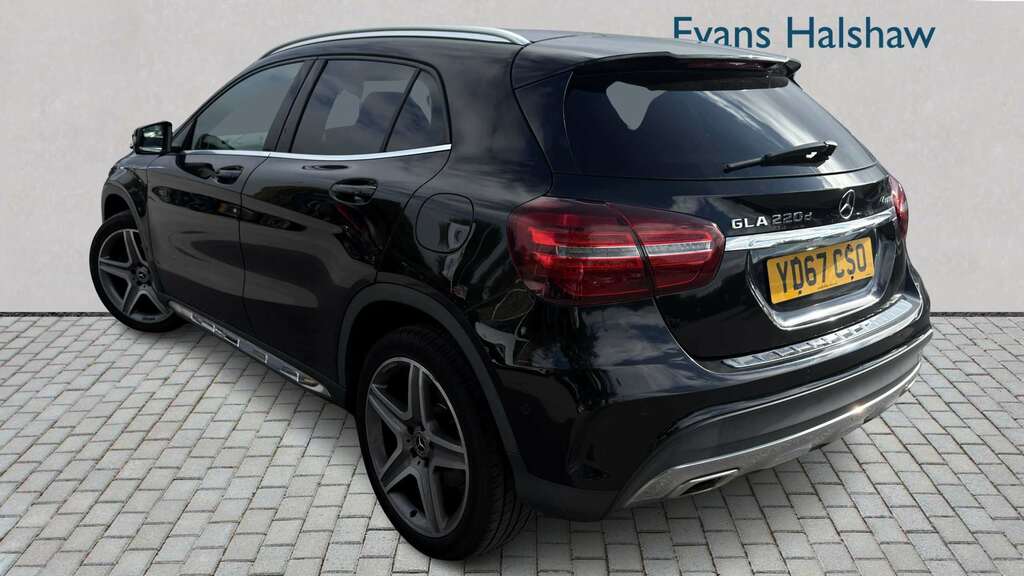 Mercedes-Benz GLA Class 220D 4Matic Amg Line Premium 2017 Black #2