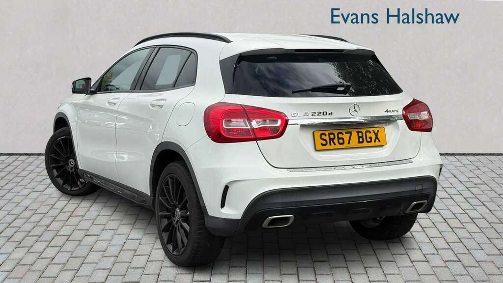 Mercedes-Benz GLA Class 220D 4Matic Amg Line 2017 White #2