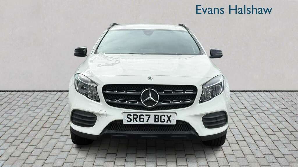Mercedes-Benz GLA Class 220D 4Matic Amg Line 2017 White #3