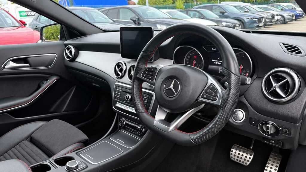 Mercedes-Benz GLA Class 220D 4Matic Amg Line 2017 White #6