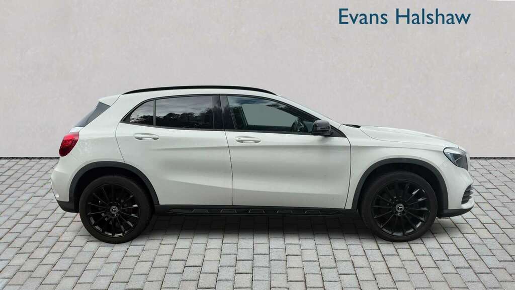 Mercedes-Benz GLA Class 220D 4Matic Amg Line 2017 White #4
