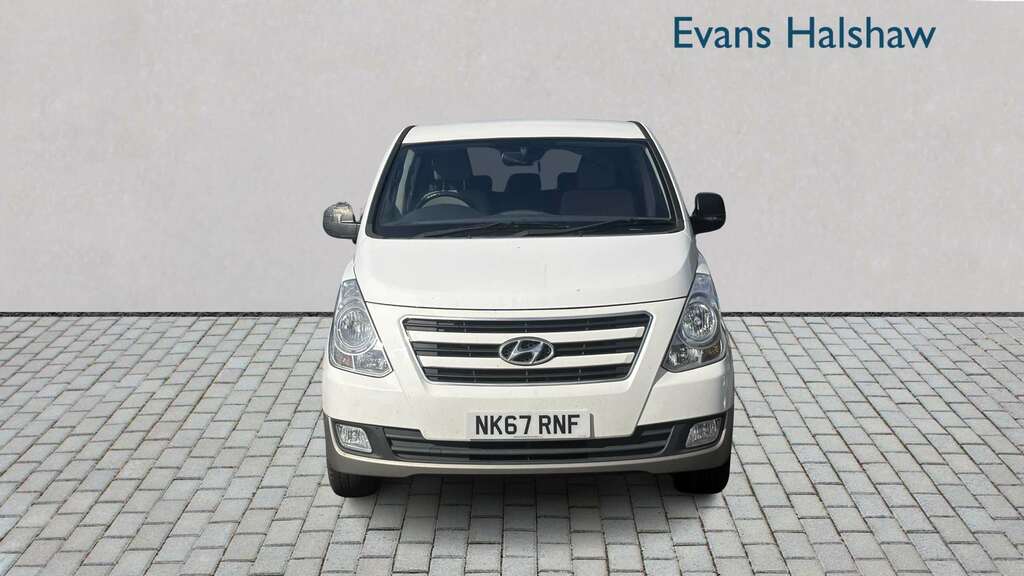 Hyundai I800 2.5 Crdi 136 Se Nav 2017 White #3
