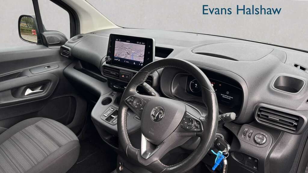 Vauxhall Combo-e Life 100Kw Ultimate XL 50Kwh 7 Seat 2024 Grey #2