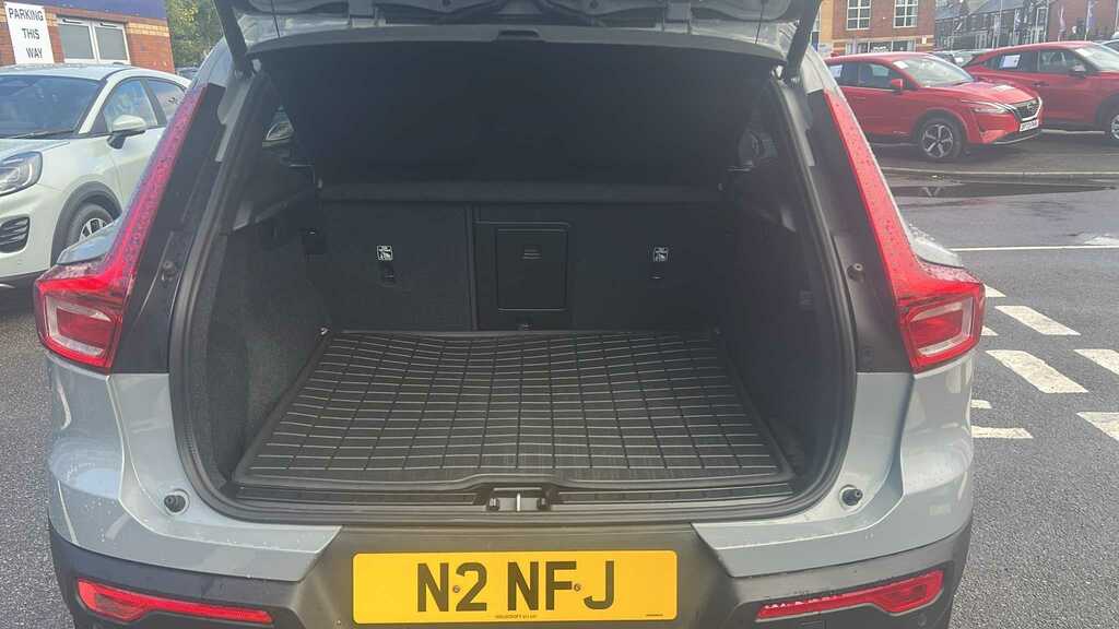 Volvo XC40 Plus, B3 Mild Hybrid, Dark Black #9