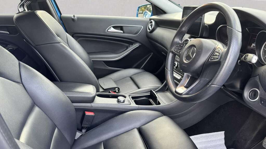 Mercedes-Benz A Class A250 4Matic Amg Premium Silver #3