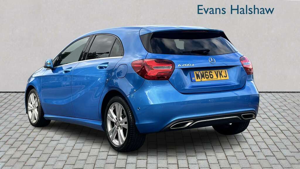Mercedes-Benz A Class A250 4Matic Amg Premium Silver #2