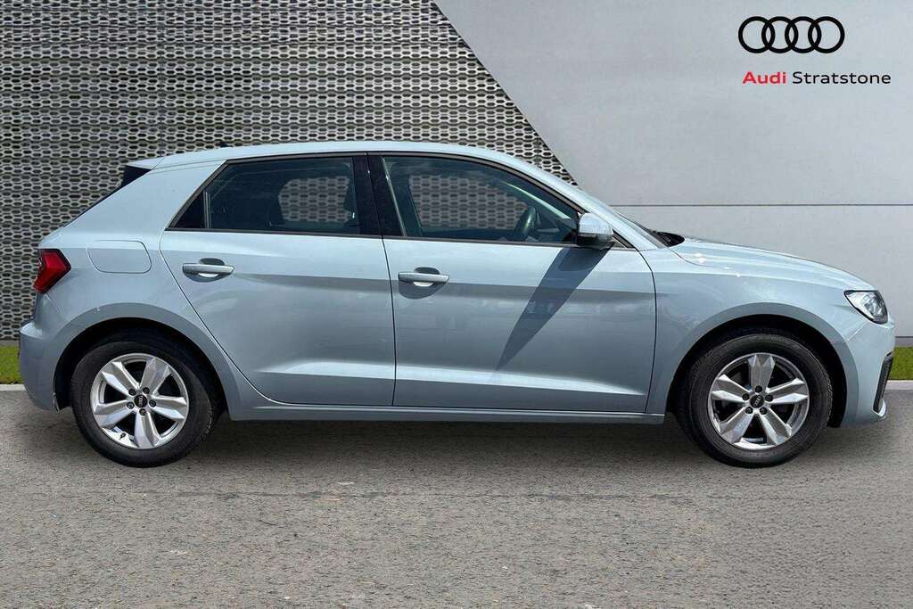 Audi A1 25 Tfsi Sport S Tronic Black #4