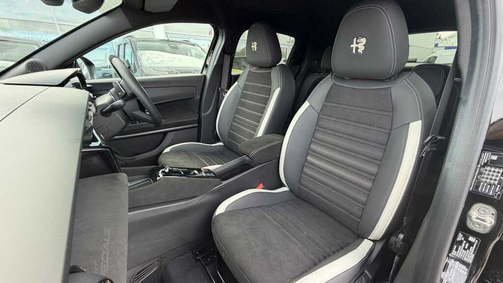 Alfa Romeo Junior 1.2 Turbo 145 Ibrida Black #8