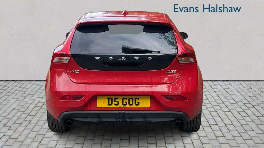 Volvo V40 D3 4 Cyl 150 Inscription Geartronic 2018 Red #5