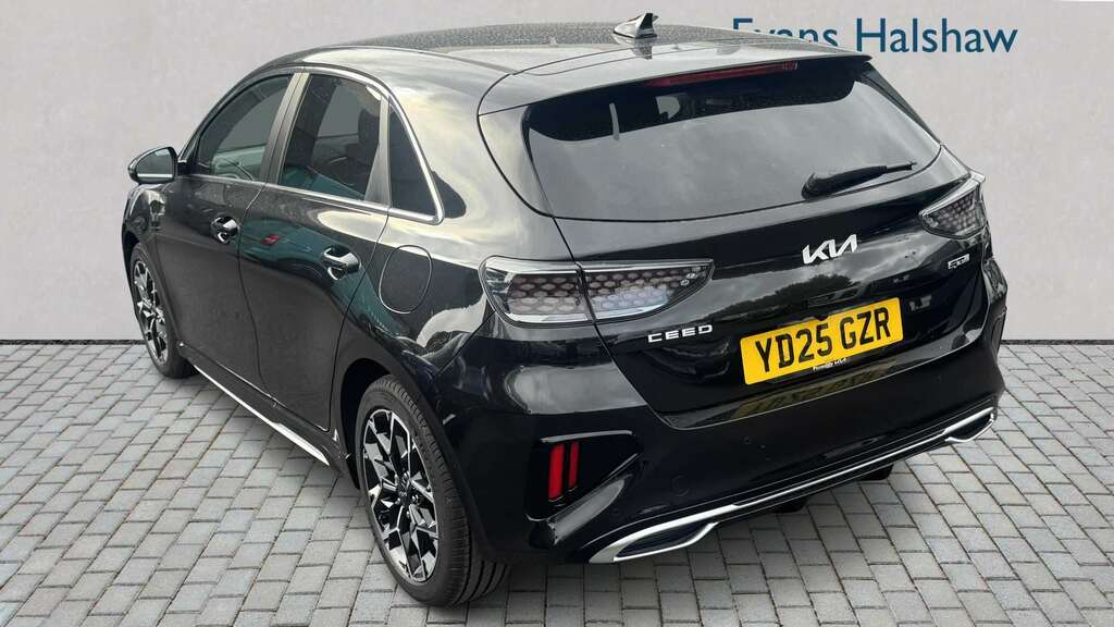 Kia Ceed 1.5T Gdi Isg 138 Gt-line 2025 Black #3