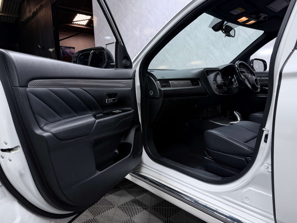 Mitsubishi Outlander H Twinmotor Juro Black #59