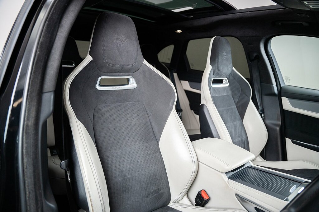 Jaguar F-Pace P550 V8 Svr Black