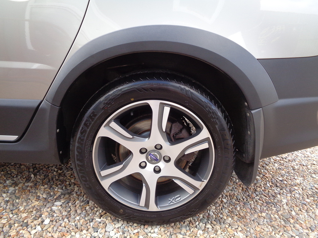 Volvo XC70 2.4 D5 Se Lux Awd 212 Bhp White #31