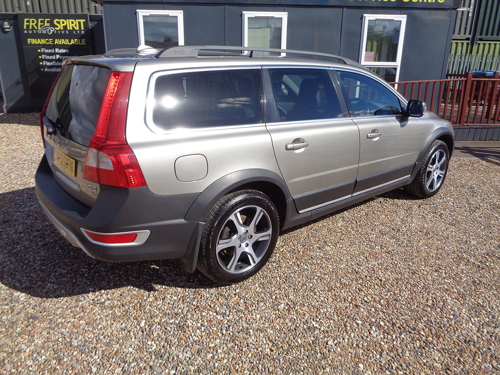 Volvo XC70 2.4 D5 Se Lux Awd 212 Bhp White #26