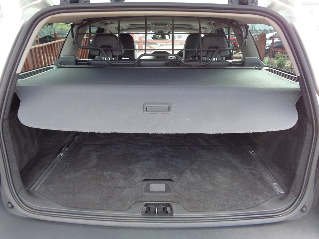 Volvo XC70 2.4 D5 Se Lux Awd 212 Bhp White #24
