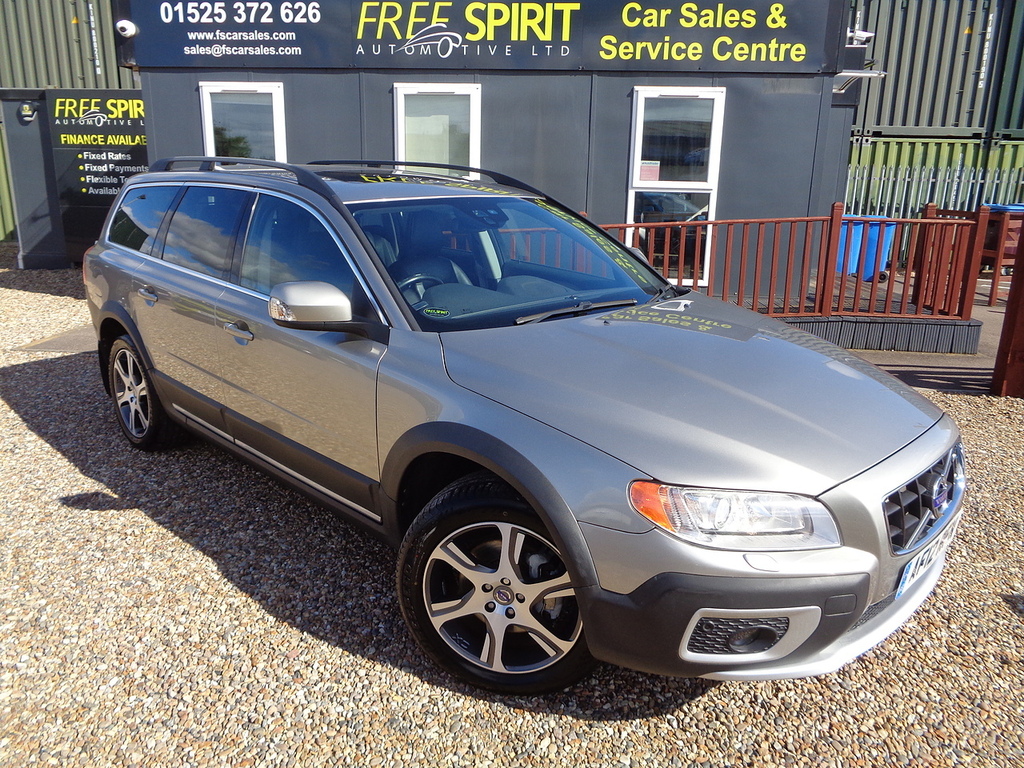 Volvo XC70 D5 Se Lux Gold