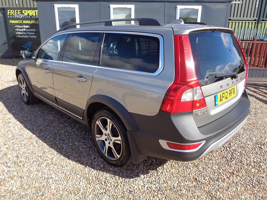 Volvo XC70 2.4 D5 Se Lux Awd 212 Bhp White #27