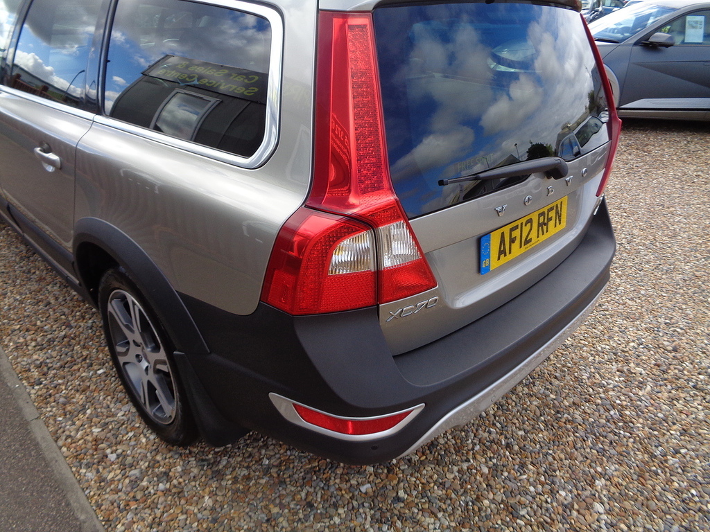 Volvo XC70 2.4 D5 Se Lux Awd 212 Bhp White #33