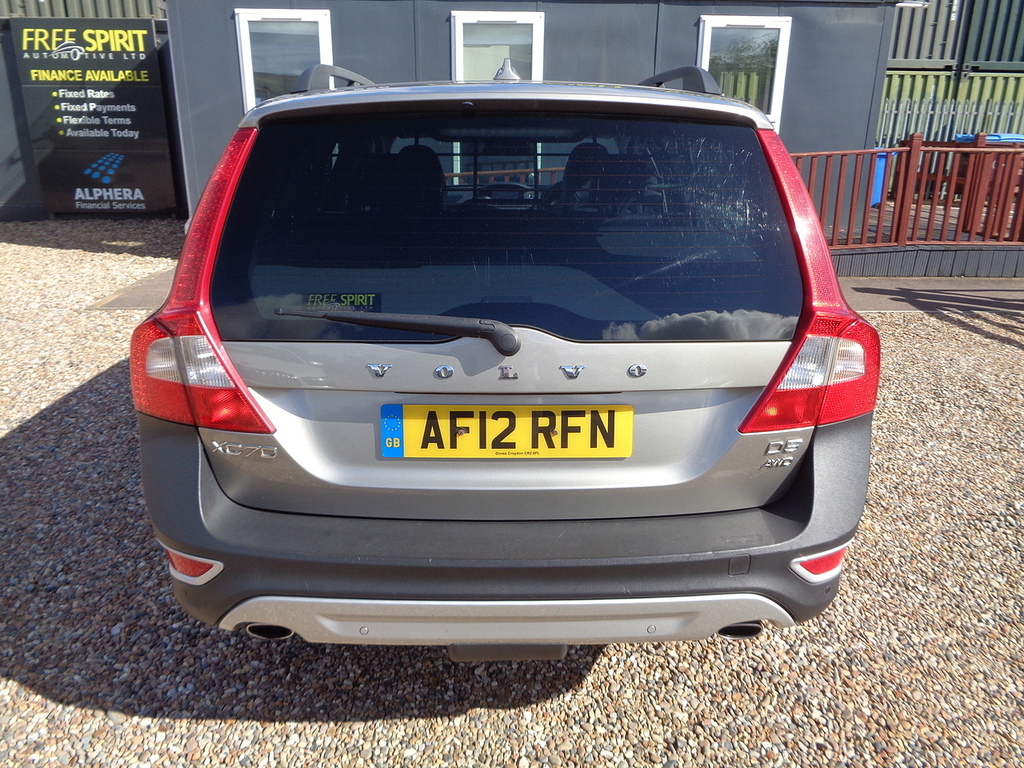 Volvo XC70 2.4 D5 Se Lux Awd 212 Bhp White #25