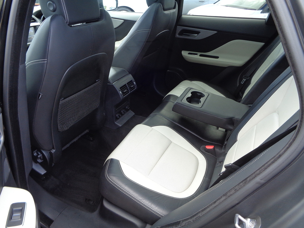 Jaguar F-Pace 2.0 D180 R-sport Awd Euro 6 Ss White #25