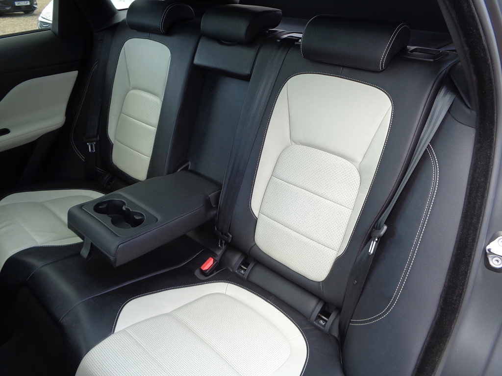 Jaguar F-Pace 2.0 D180 R-sport Awd Euro 6 Ss White #23