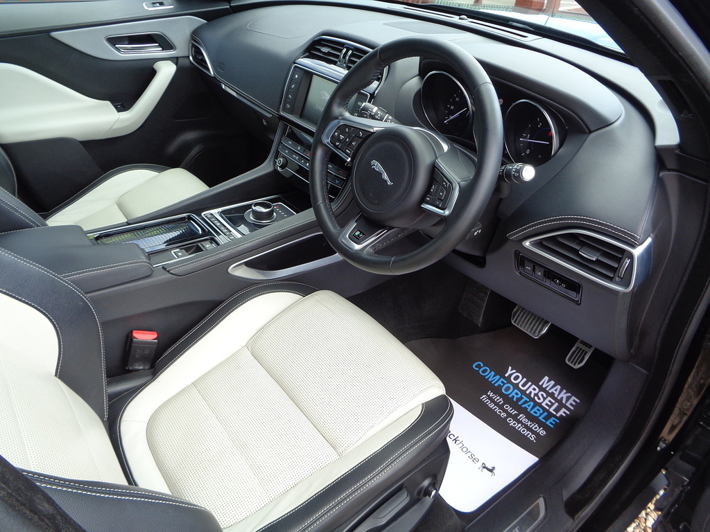 Jaguar F-Pace 2.0 D180 R-sport Awd Euro 6 Ss White #7