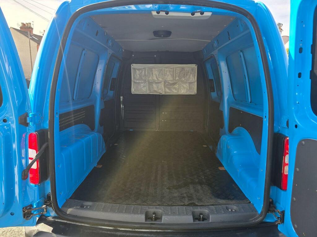 Volkswagen Caddy Maxi 1.6 Tdi C20 Maxi Fwd Blue #3