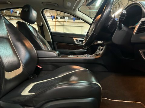Jaguar XF 2.2D 200 Portfolio Silver #17