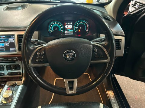 Jaguar XF 2.2D 200 Portfolio Silver #24