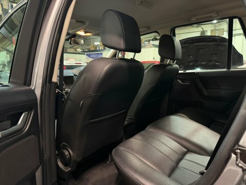 Land Rover Freelander 2.2 Td4 Black And White Black #23