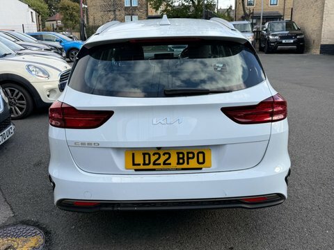 Kia Ceed 2022 22 Crdi White #4