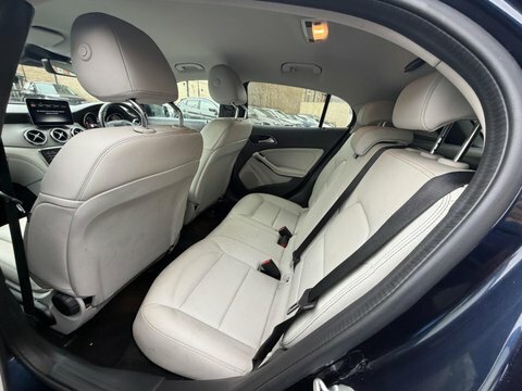 Mercedes-Benz GLA Class Gla 200 Sport Premium Silver #9