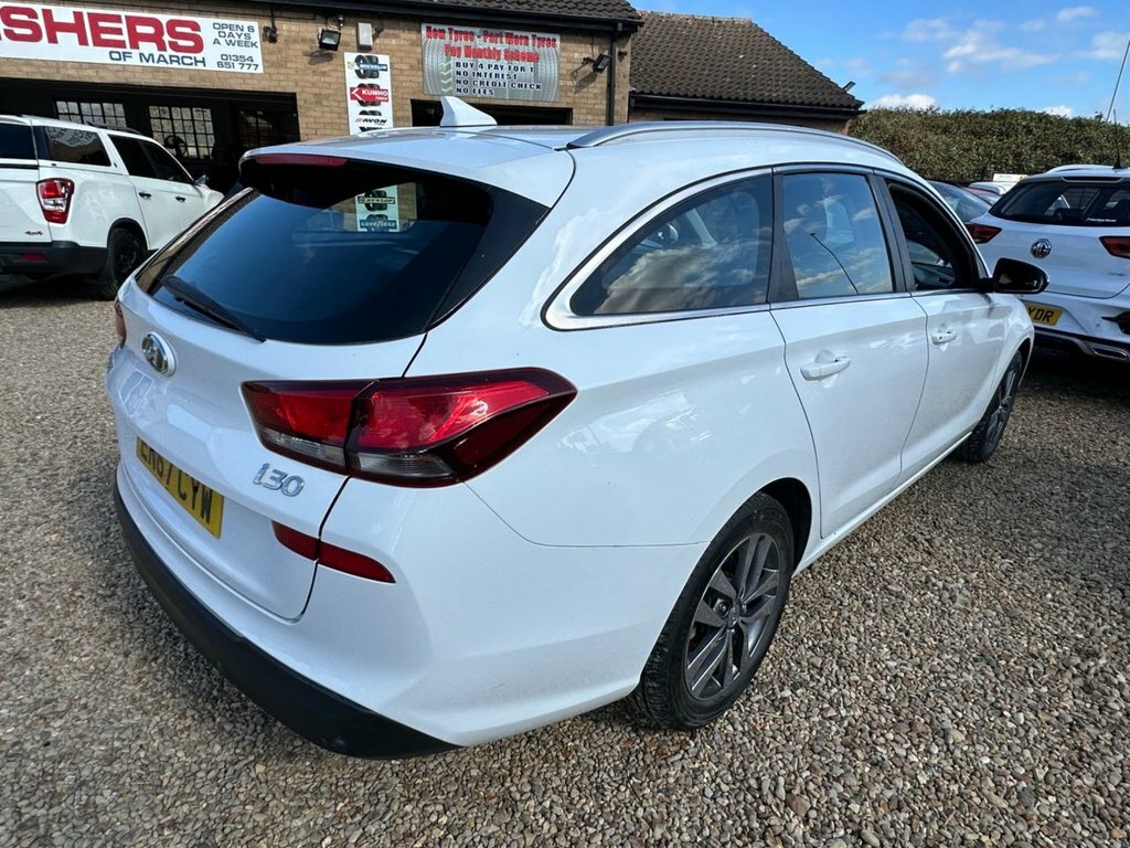 Hyundai I30 1.6L Se Nav White #4