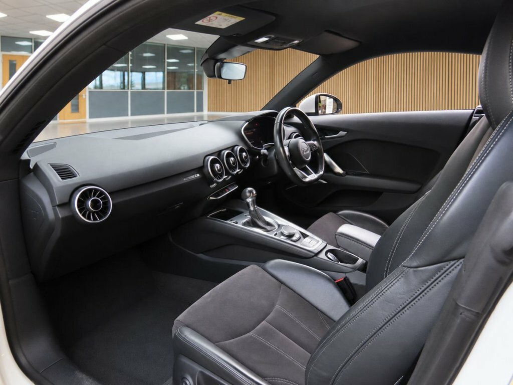 Audi TT 2L S Line White #4