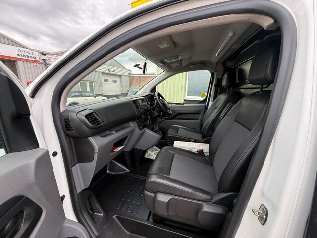 Vauxhall Vivaro Turbo D 2900 Edition White #4