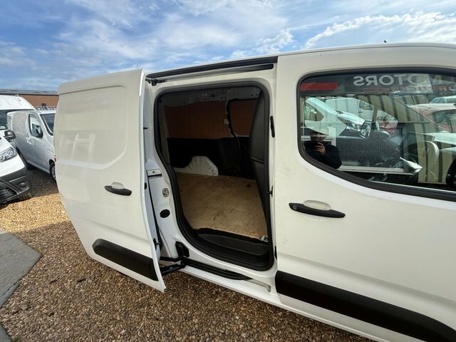 Vauxhall Combo 1.5 Turbo D 2300 Sportive Panel Van Man White #5