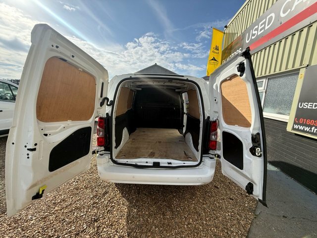 Vauxhall Combo 1.5 Turbo D 2300 Sportive Panel Van Man White #6