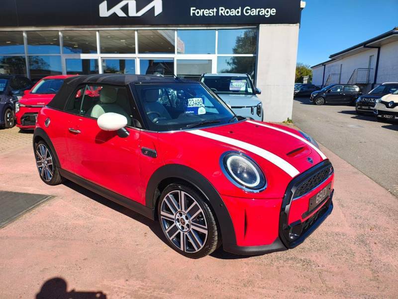 Mini Convertible Cooper S Exclusive - 2024 68101 Red