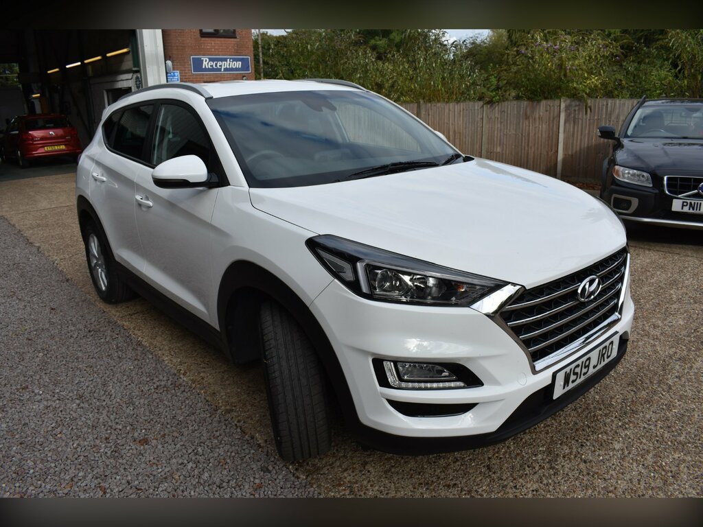 Hyundai Tucson 1.6 Gdi Se Nav Suv Euro 6 Ss White #3