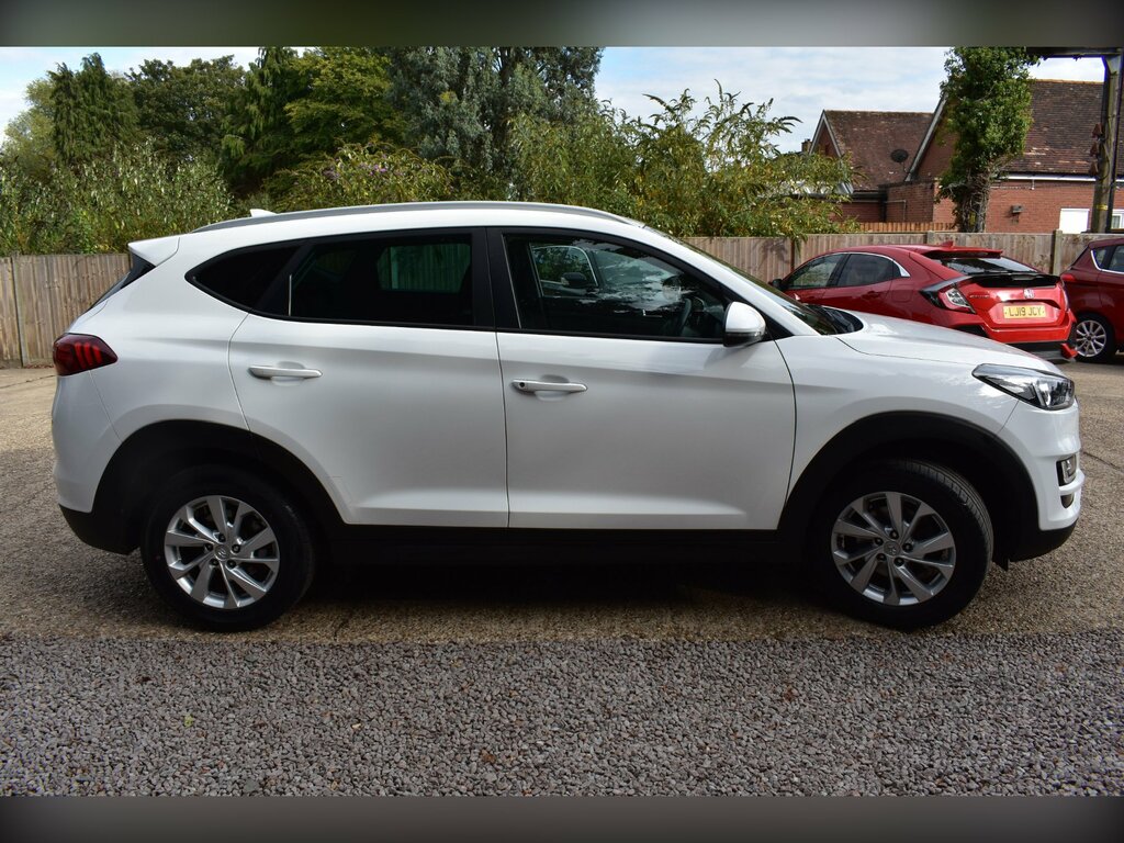 Hyundai Tucson 1.6 Gdi Se Nav Suv Euro 6 Ss White #2