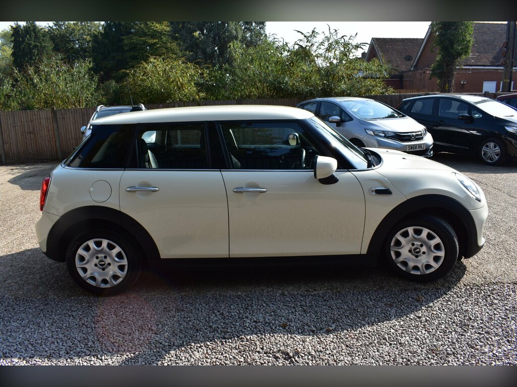 Mini Hatch 1.5 One Classic Hatchback Euro 6 White #2