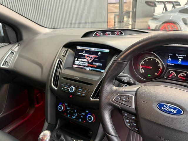Ford Focus 1.5 Tdci Titanium Hatchback Euro Blue #24