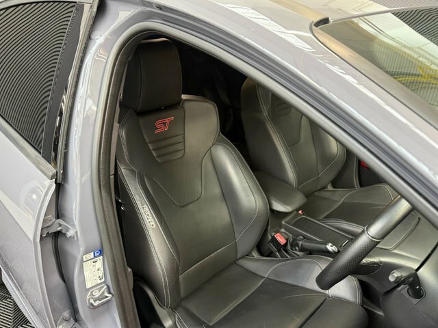 Ford Focus 1.5 Tdci Titanium Hatchback Euro Blue #15