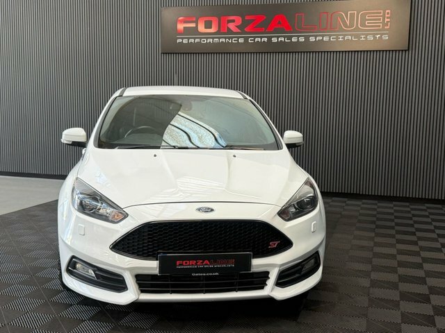 Ford Focus 2.0T Ecoboost St-3 Hatchback Eur White #6