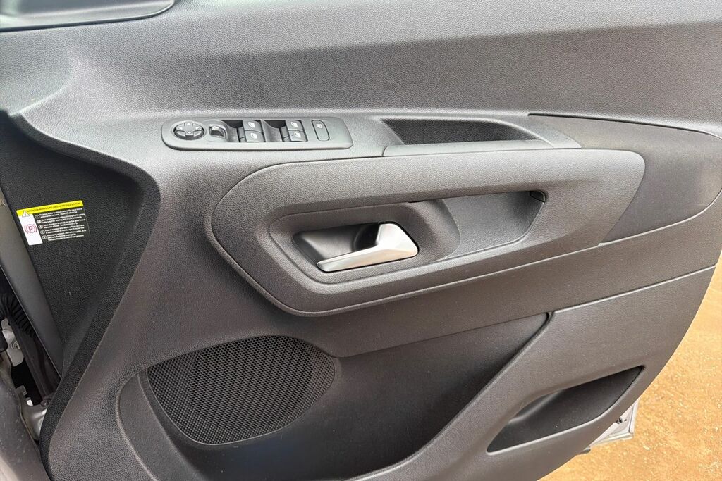 Vauxhall Combo-e Life 52Kwh Design XL Mpv 7.4Kw Charger #20