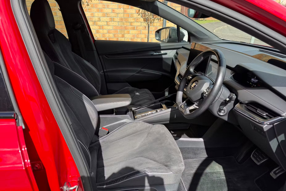 Skoda ENYAQ 150Kw 80 Sportline 82Kwh Red #5